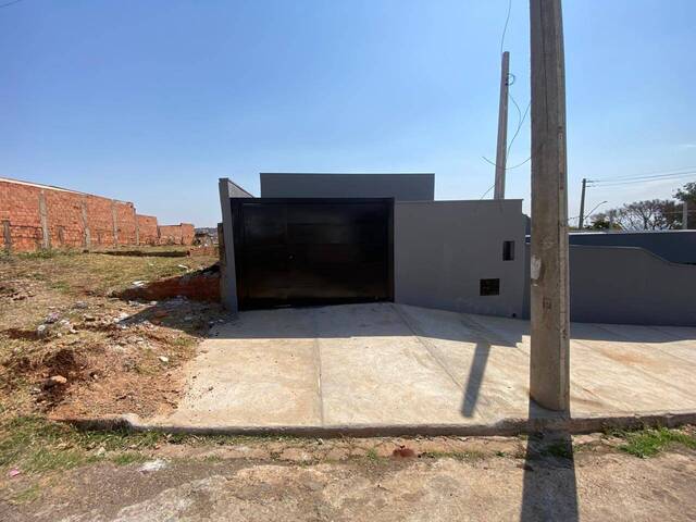 #GE364 - Casa para Venda em Botucatu - SP - 2