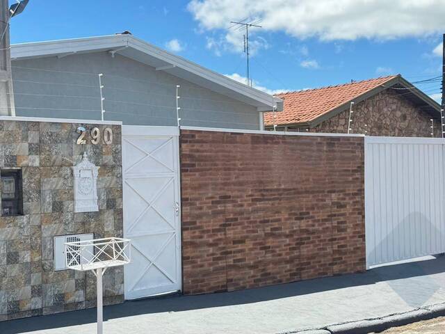 #GE373 - Casa para Venda em Botucatu - SP - 2