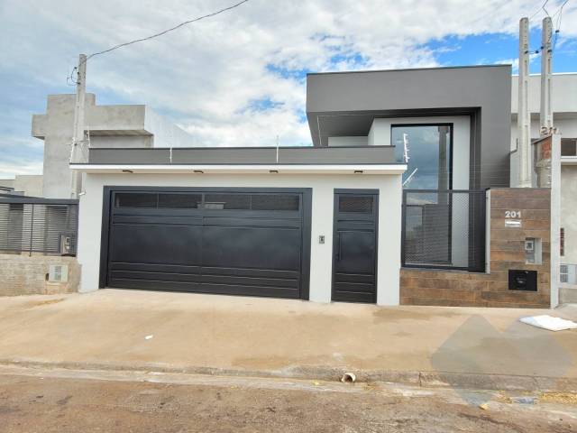 #CH383 - Casa para Venda em Botucatu - SP