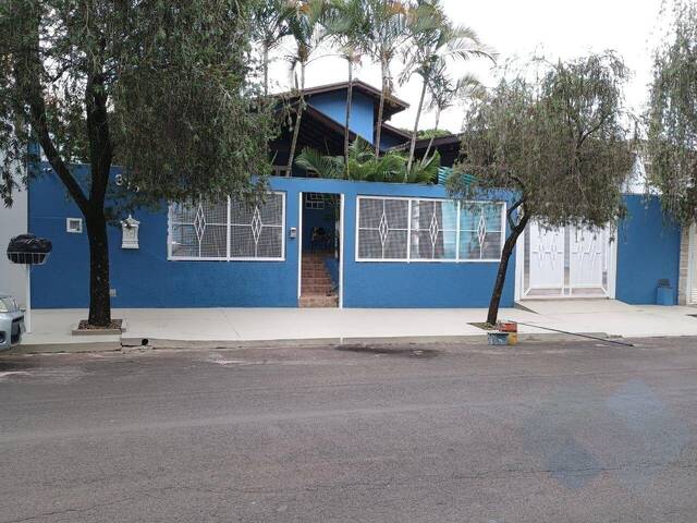 #GE392 - Casa para Venda em Botucatu - SP