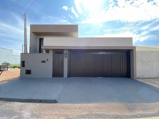 #PG394 - Casa para Venda em Botucatu - SP