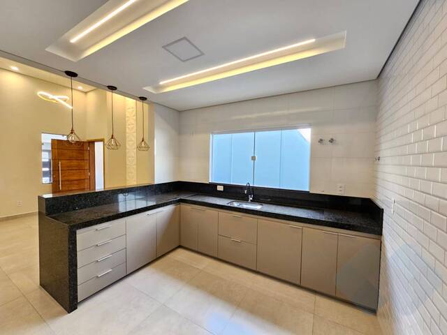 #PG411 - Casa para Venda em Botucatu - SP - 2