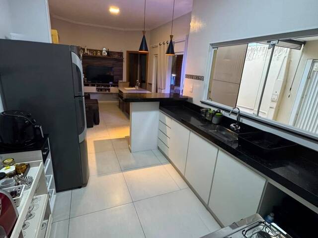 Venda em Residencial Lívia I - Botucatu
