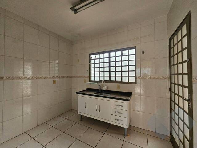 Casa para Venda em Botucatu - 4